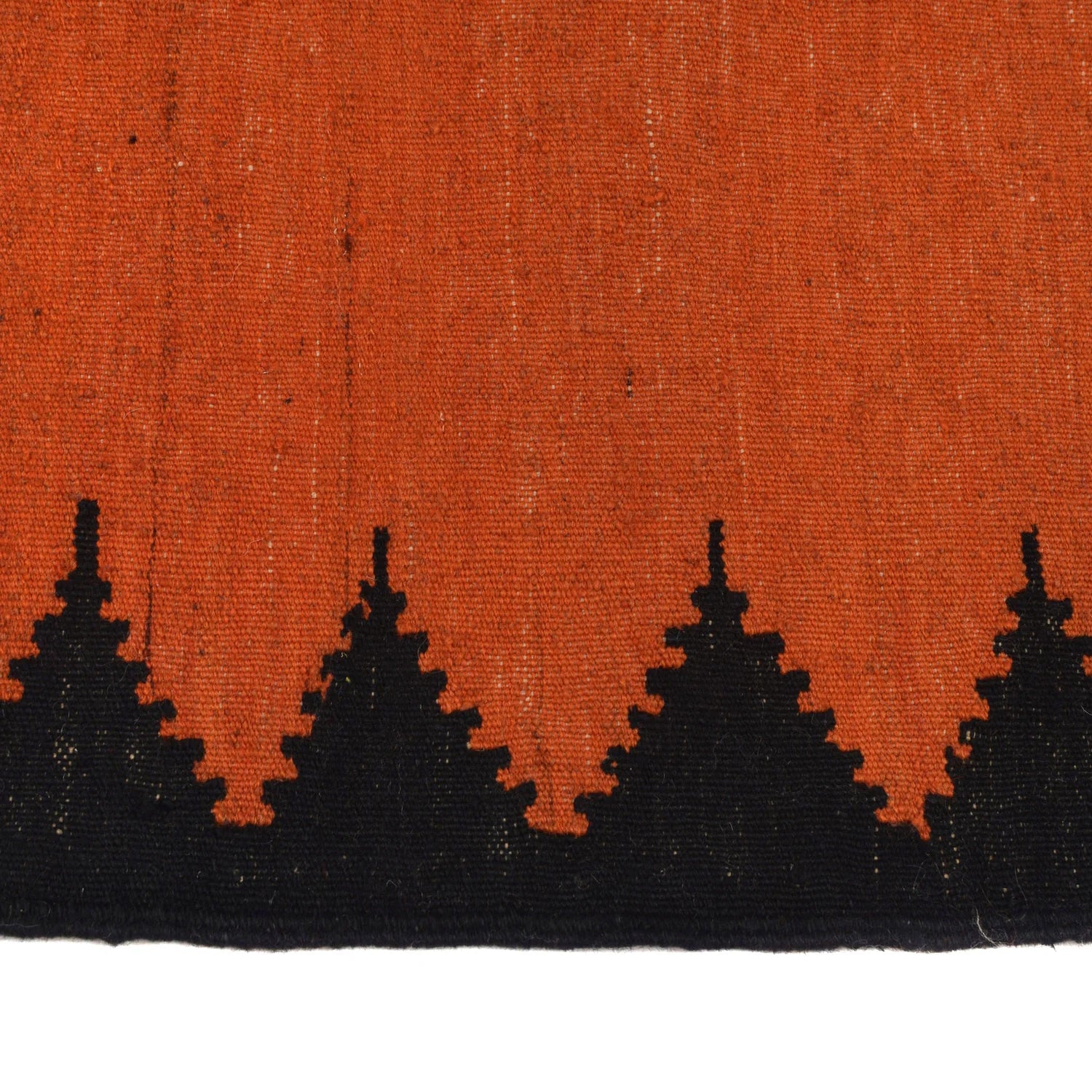 Ember Edge Runner | 2'4" × 4'11" ft (72 x 150 cm) | Ref: B21058