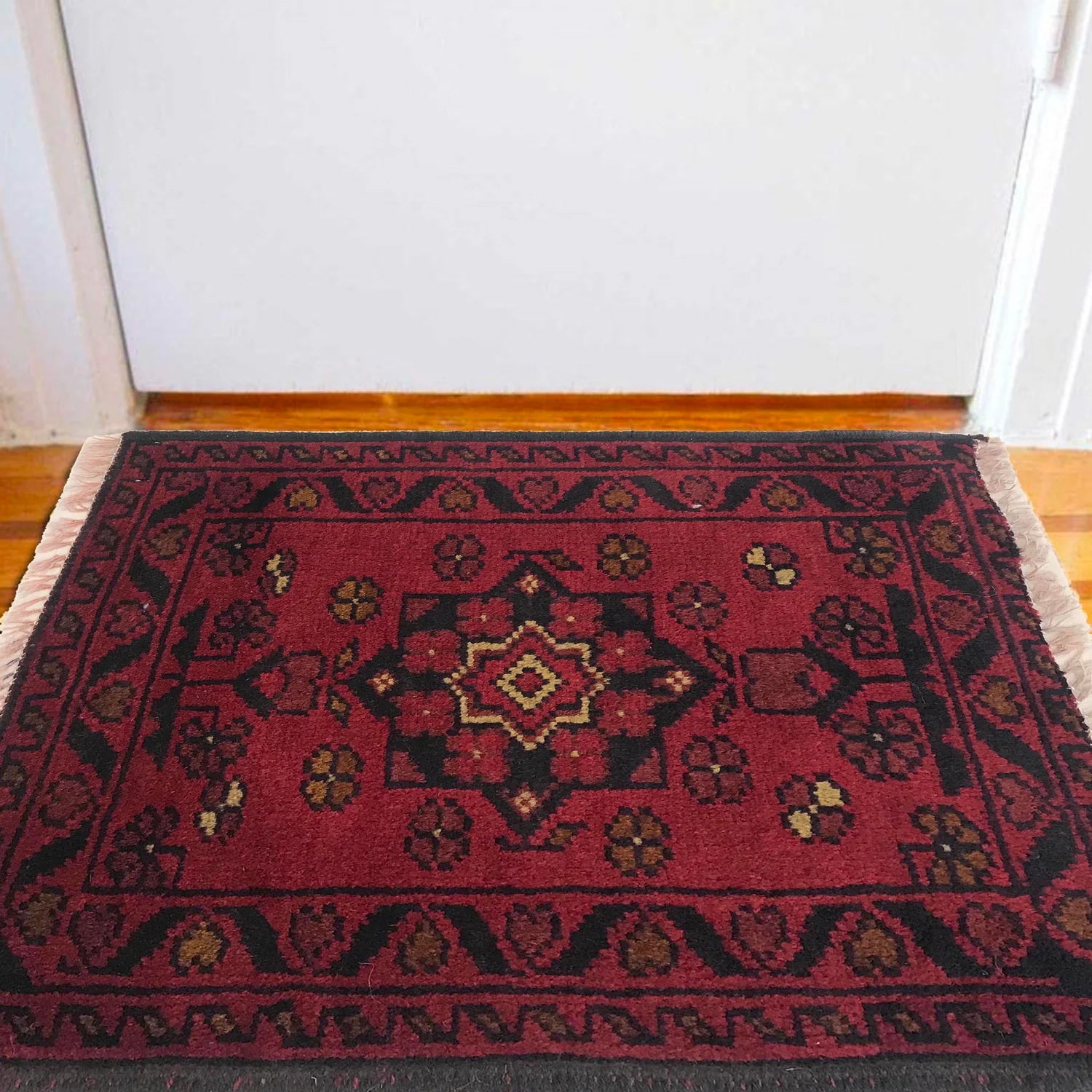 Ruby Serpentine Doormat | 1' 5" x 1' 10" ft (43 x 57 cm) | Ref: B35738