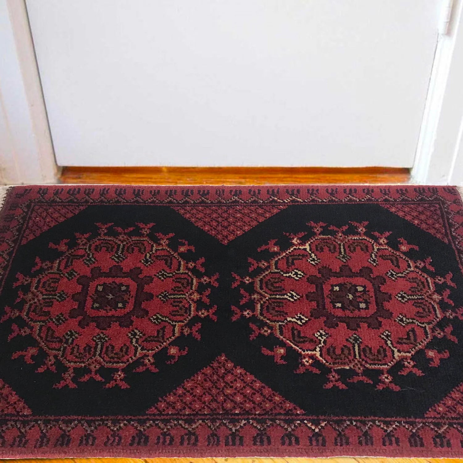 Ember Medallion Doormat | 1' 3" x 2' 2" ft (39 x 65 cm) | Ref: B35744