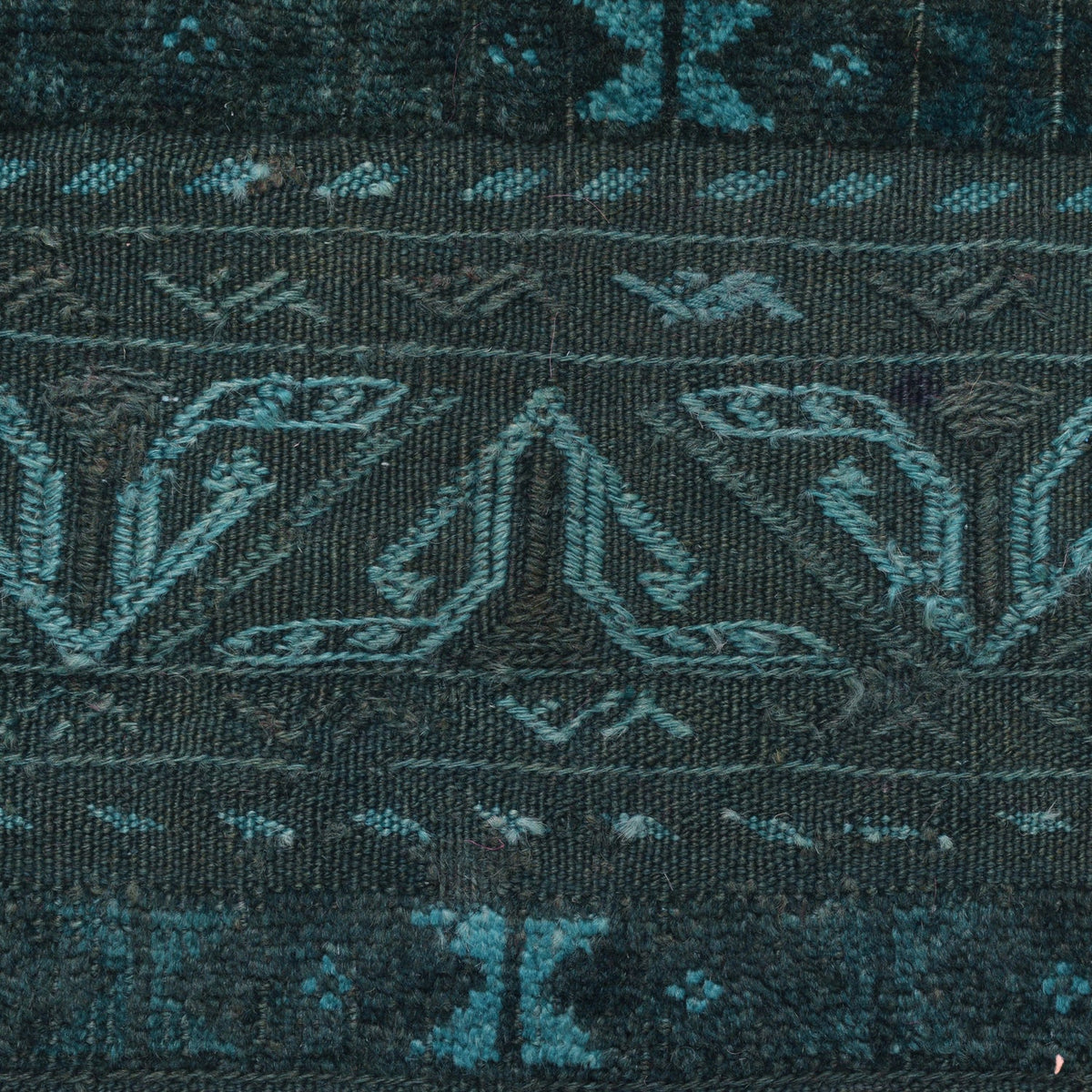 Peacock Hollow Area Rug | 2' 4" x 4' 11" ft (71 x 150 cm) | Ref: R22779