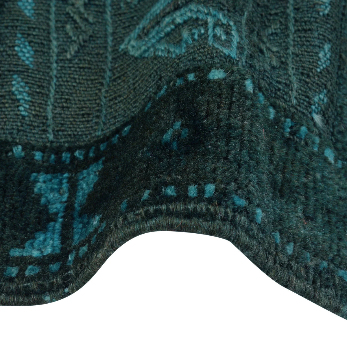 Peacock Hollow Area Rug | 2' 4" x 4' 11" ft (71 x 150 cm) | Ref: R22779