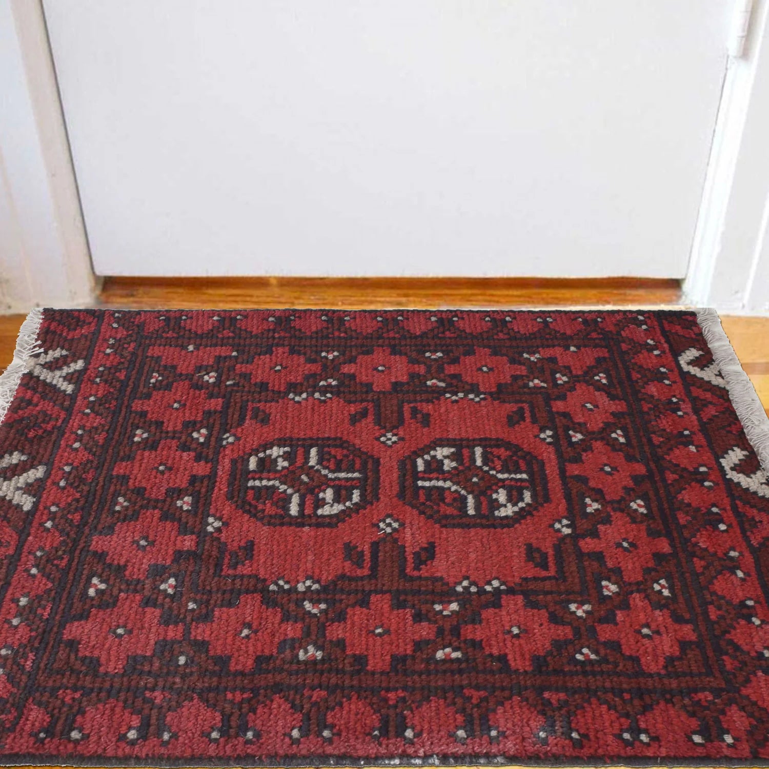 Scarlet Medallion Doormat | 1' 7" x 2' 2" ft (47 x 66 cm) | Ref: Y21644