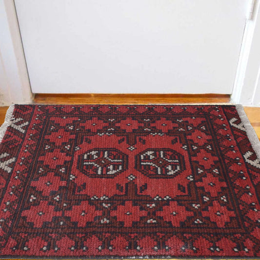 Scarlet Medallion Doormat | 1' 7" x 2' 2" ft (47 x 66 cm) | Ref: Y21644