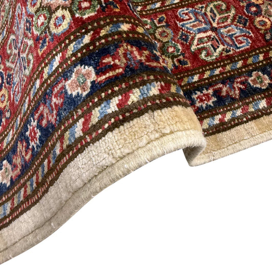 Canterbury Medallion Wool Rug | 5' 9" x 7' 8" ft (174 x 233 cm) | Ref: Y39589