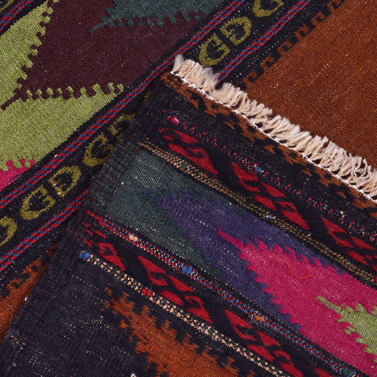 Elmstone Manor Table Runner | 2'11" × 4'8" ft | Ref: B21060